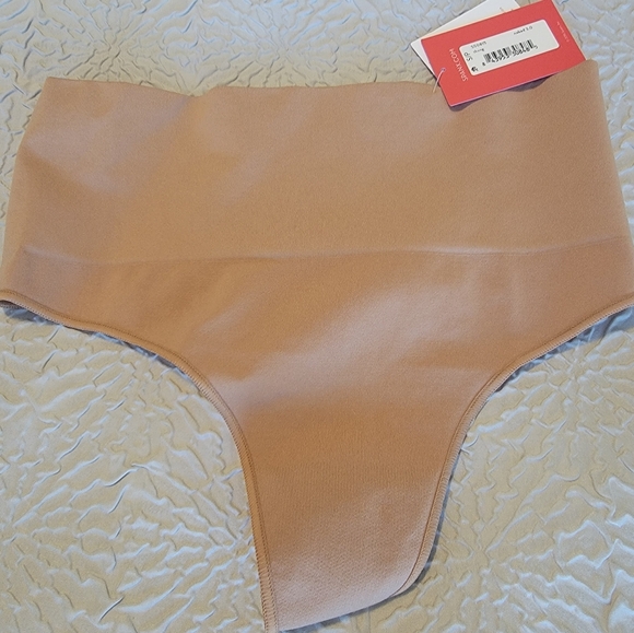 NWT Spanx Bundle EveryDay Shaping - Picture 3 of 3